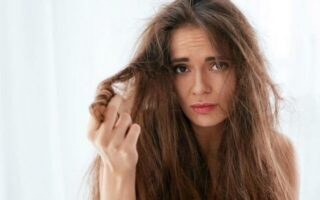 Cómo domar rápidamente el cabello encrespado