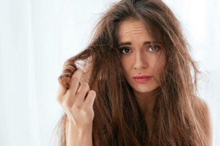 Cómo domar rápidamente el cabello encrespado