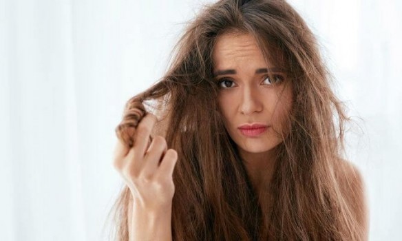 Cómo domar rápidamente el cabello encrespado